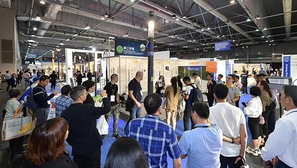 香港期期準(zhǔn)正版資料,全面實施策略設(shè)計_HDH10.724可穿戴設(shè)備版