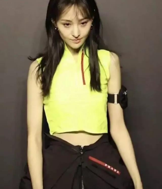 鄭爽最新動(dòng)態(tài)2024，多維度審視與深度探討