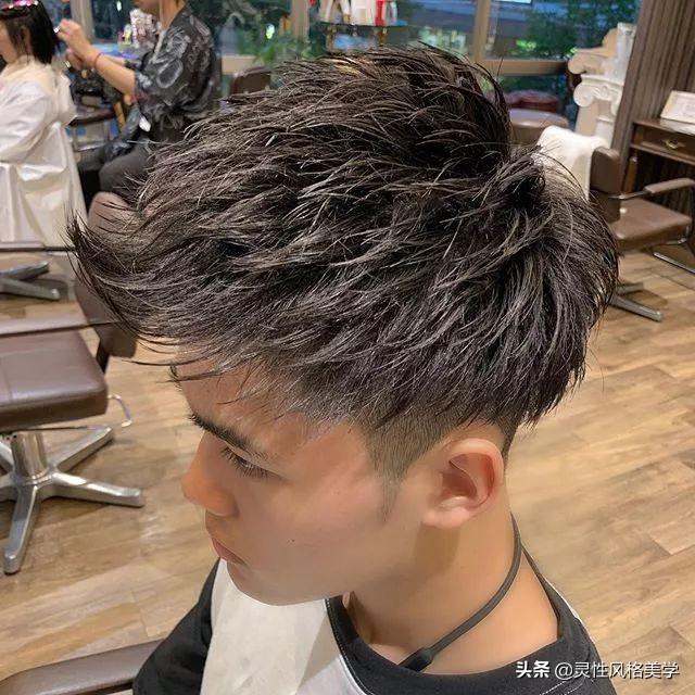 男性最新發(fā)型，心靈與自然的時(shí)尚之旅