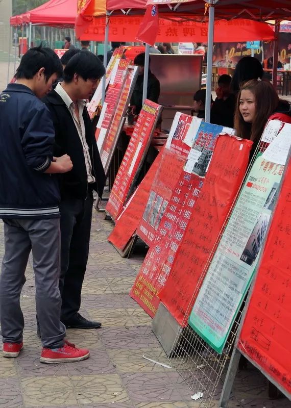 豐城最新晉工招聘，小巷中的獨特機遇，探索職業(yè)新篇章！