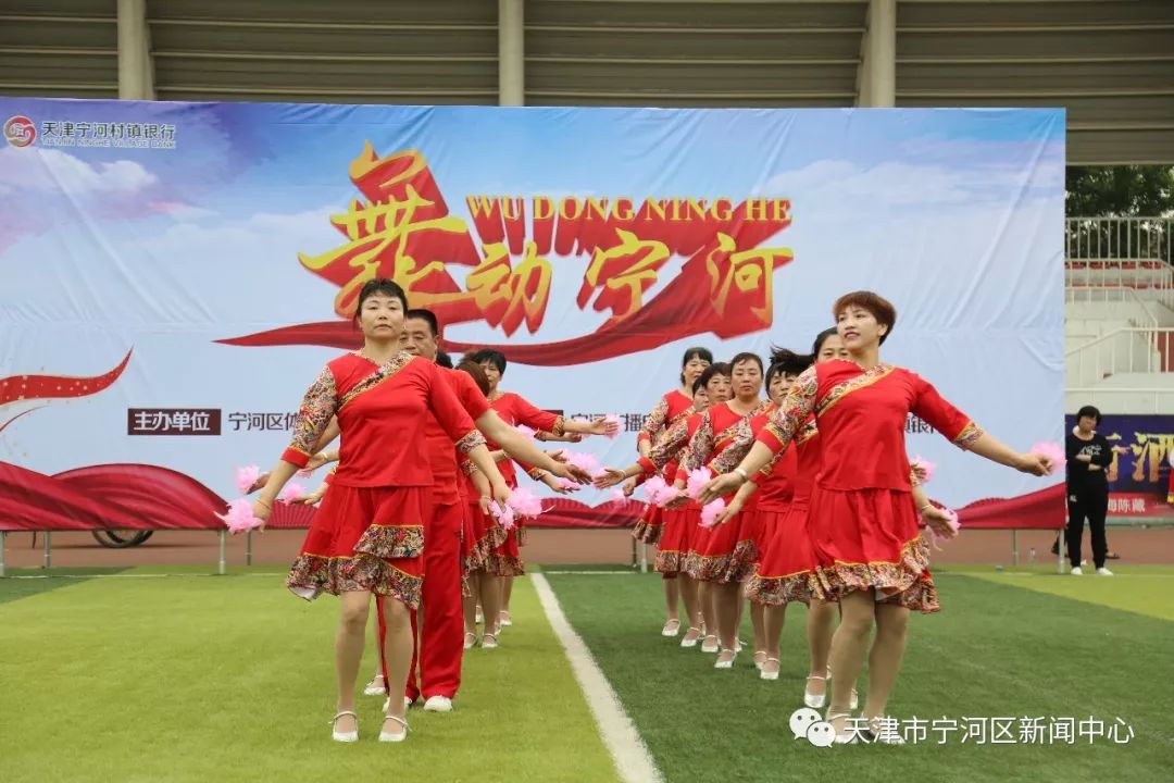 雪山姑娘的獨特風情，最新水兵舞在小巷深處的展現(xiàn)