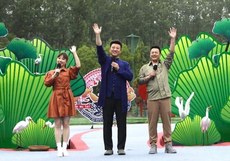 新浪最新消息，友情與家庭的溫馨日常時刻