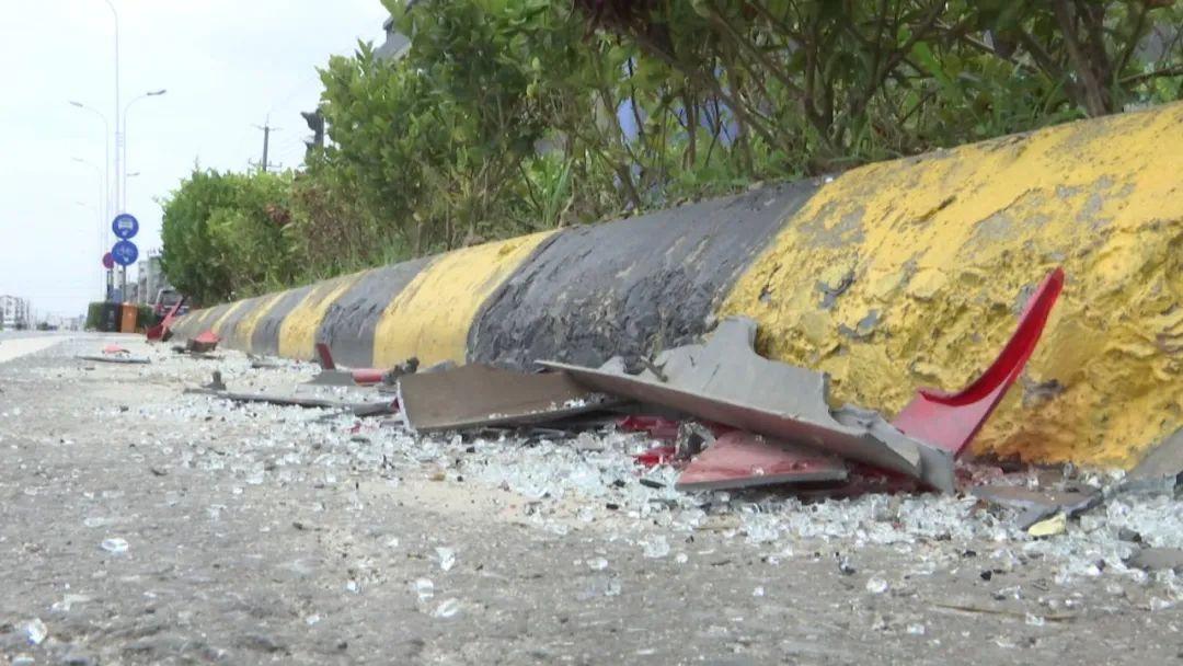 江蘇海門最新車禍?zhǔn)录疃确治雠c個(gè)人觀點(diǎn)標(biāo)題建議，江蘇海門車禍?zhǔn)录钚逻M(jìn)展及深度分析觀察。