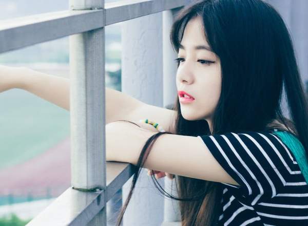 韓珺瑤段允安最新章節(jié),韓珺瑤段允安最新章節(jié)，小巷中的隱秘美味