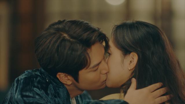 最新吻戲心動(dòng)瞬間，甜蜜愛情誓言的每一吻！