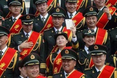 軍官轉(zhuǎn)業(yè)政策最新探索，小巷獨特風(fēng)味與轉(zhuǎn)業(yè)安置新動向