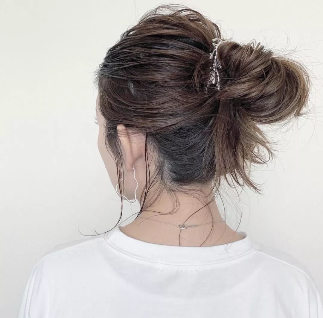 頭發(fā)最新扎發(fā),頭發(fā)最新扎發(fā)詳細(xì)步驟指南