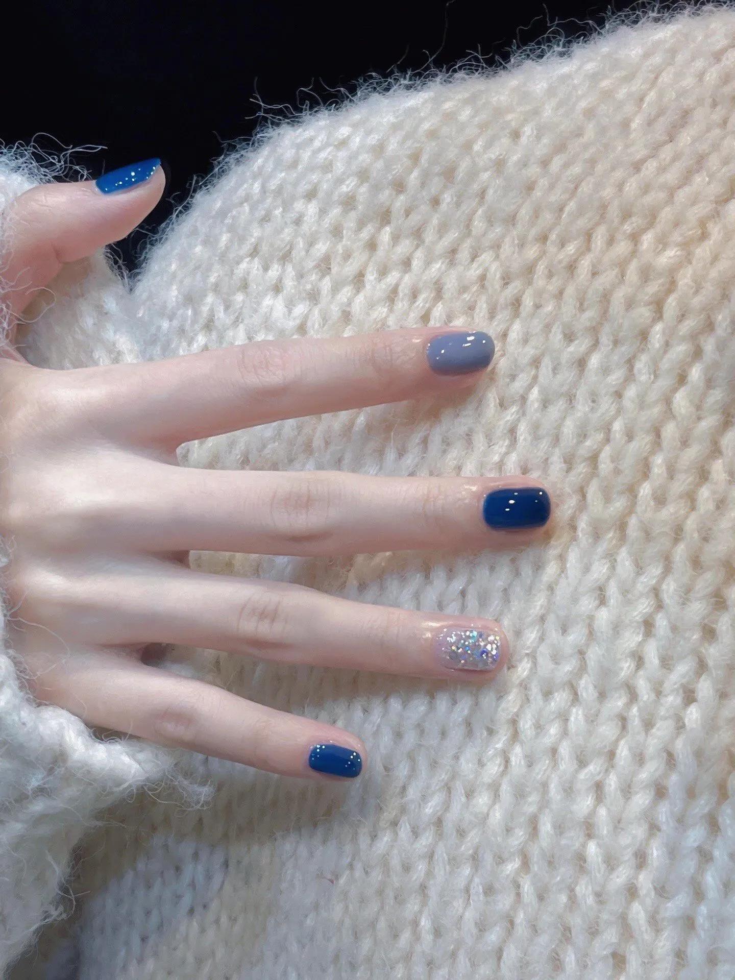 最新美甲時尚，愛的色彩與日常陪伴的魅力