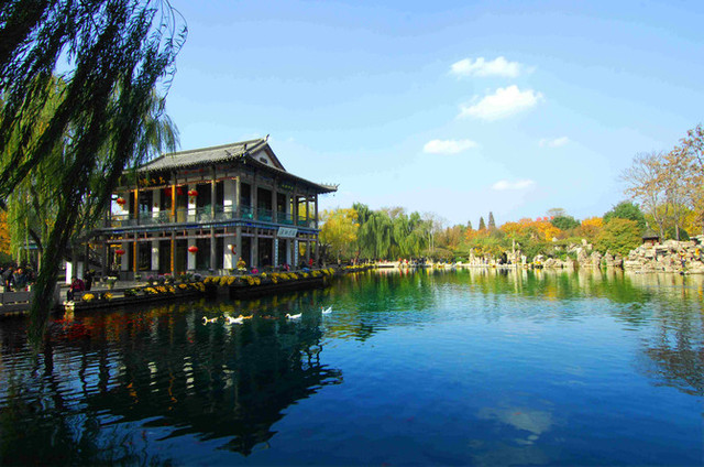 大明湖深度游，巷弄美食秘境探索