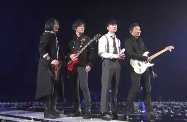 林俊杰最新翻唱歌曲，小巷深處的音樂與美食之旅