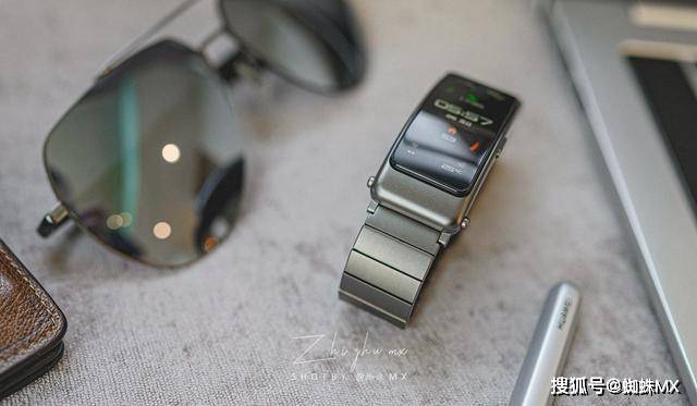 華為最新款手環(huán)，愛的日常，溫馨的陪伴紐帶