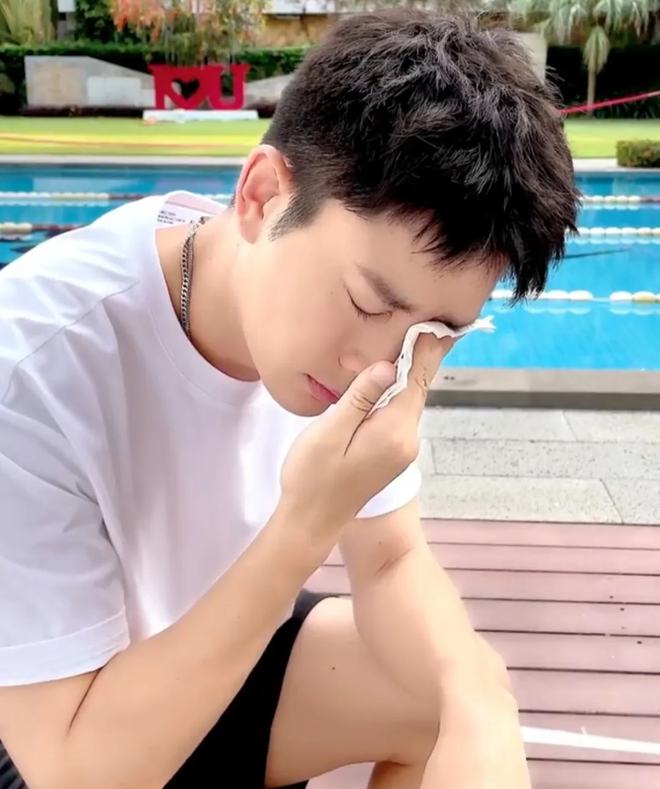 賈乃亮最新直播手機(jī)，直播間的溫馨日常與友情的紐帶展現(xiàn)標(biāo)題魅力！