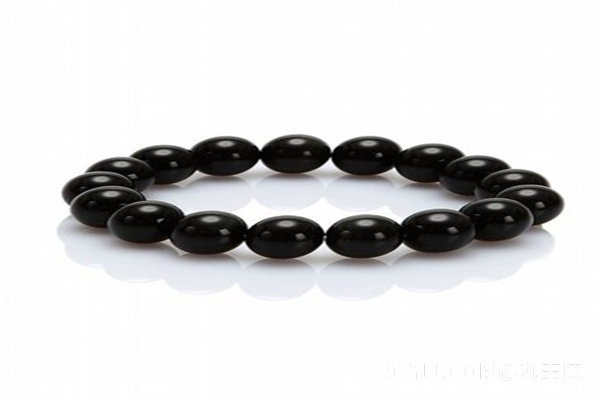 黑曜石價格之謎，友情與陪伴的溫馨故事