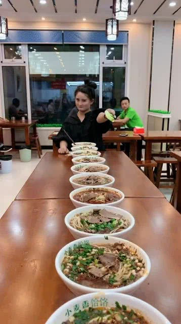 智能面食競技盛宴，全新科技引領吃面條比賽風潮！