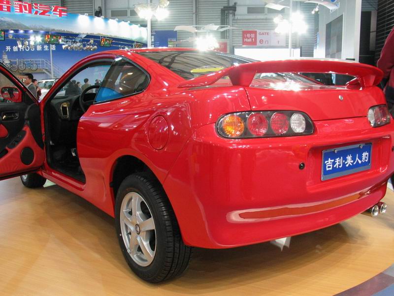 吉利美人豹新款上市，小巷中的隱藏特色小店亮相