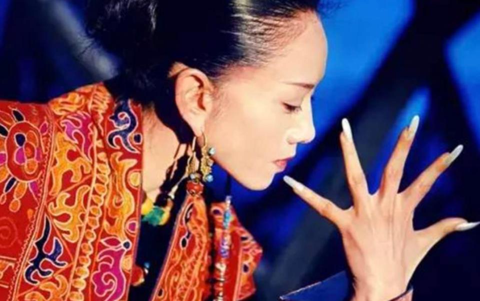 楊麗萍最新近照曝光，如何獲取并評價舞蹈巨星的最新照片？