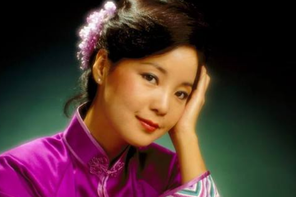 娛樂(lè)圈明星與自然的永恒擁抱，逝去的星光，在自然中閃耀