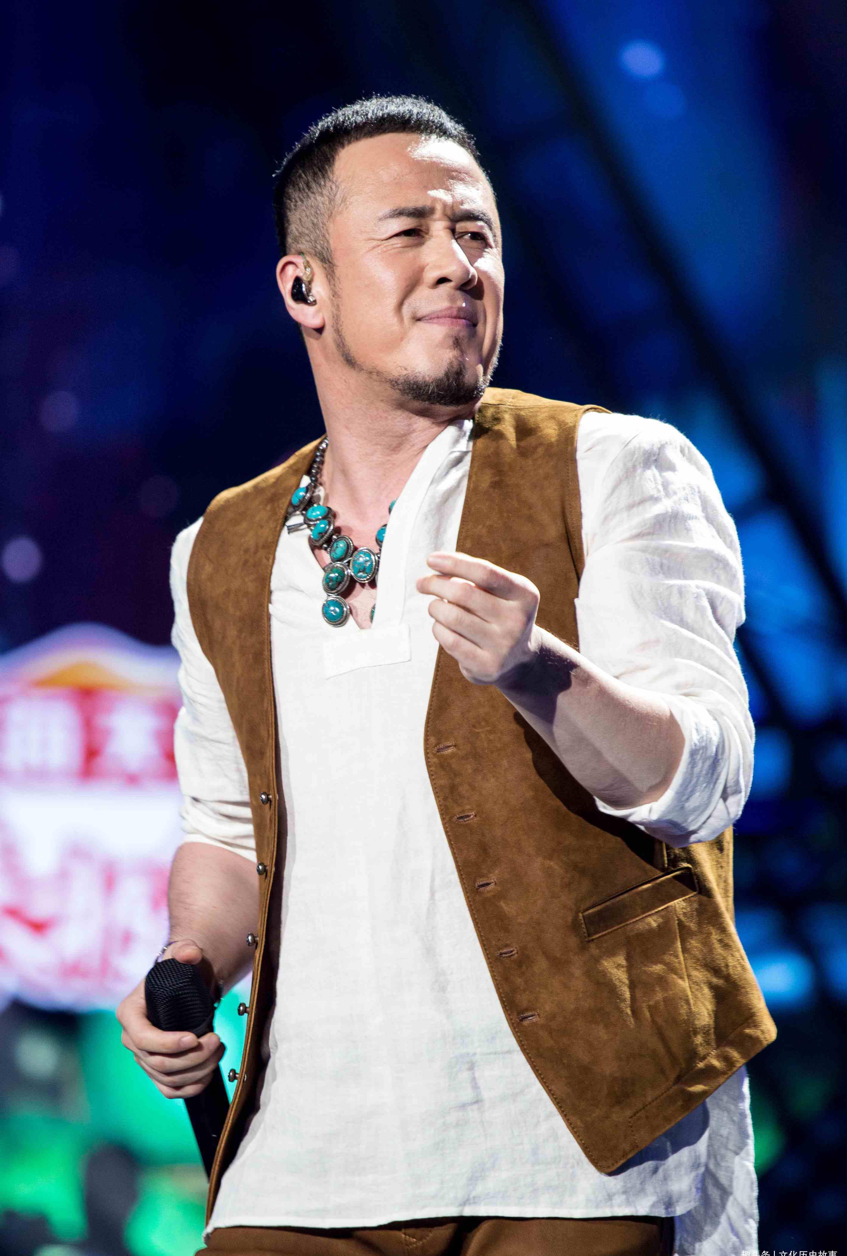 楊坤最新動態(tài)，科技潮流引領(lǐng)者，創(chuàng)新讓生活精彩紛呈