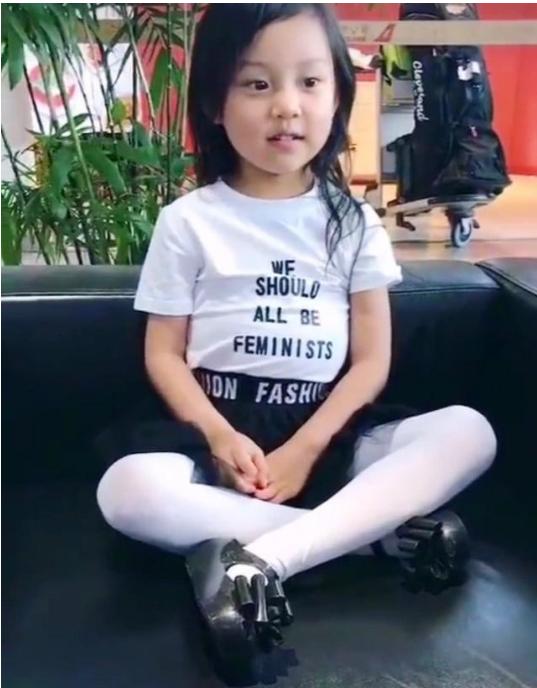 李小路女兒近照，自然美景中的探索之旅獨(dú)家曝光