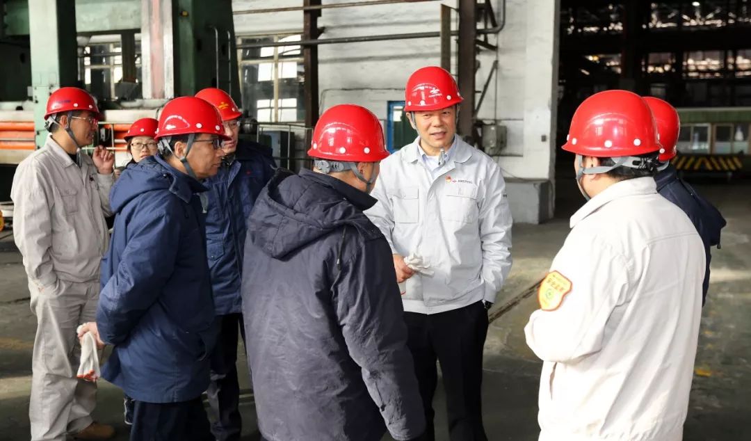 鞍鋼集團(tuán)領(lǐng)導(dǎo)層引領(lǐng)變革，鑄就輝煌新篇章