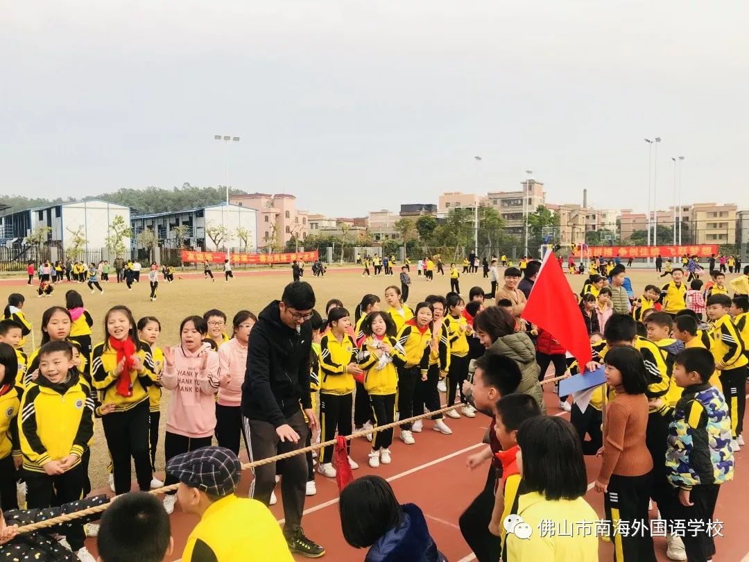 四年級溫馨拔河比賽紀(jì)實(shí)