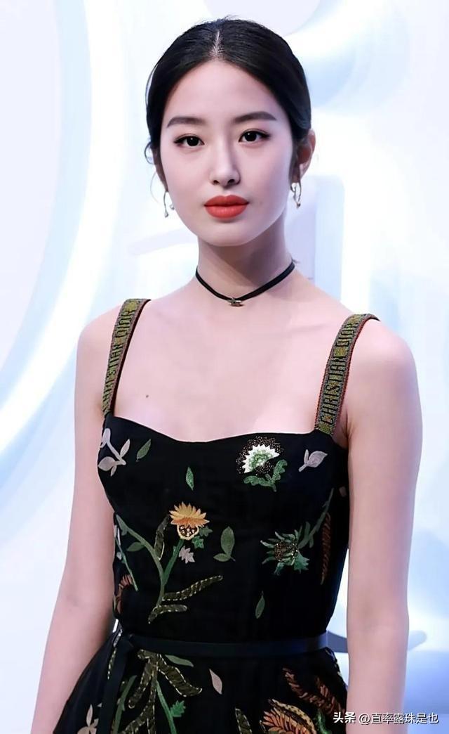 演員鈺探尋隱秘寶藏，小巷特色小店的奇妙之旅