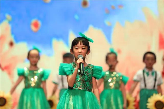 尹小艷演繹的云南山歌新篇章，自信與成就的力量展現(xiàn)學(xué)習(xí)變遷之路