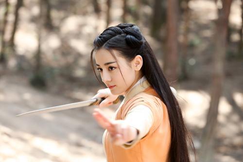 秦時(shí)明月新登場(chǎng)女俠角色——科技之光，生活之路的照亮者