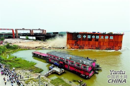 楊泗港長(zhǎng)江大橋最新動(dòng)態(tài)，全面指南與詳細(xì)步驟解讀