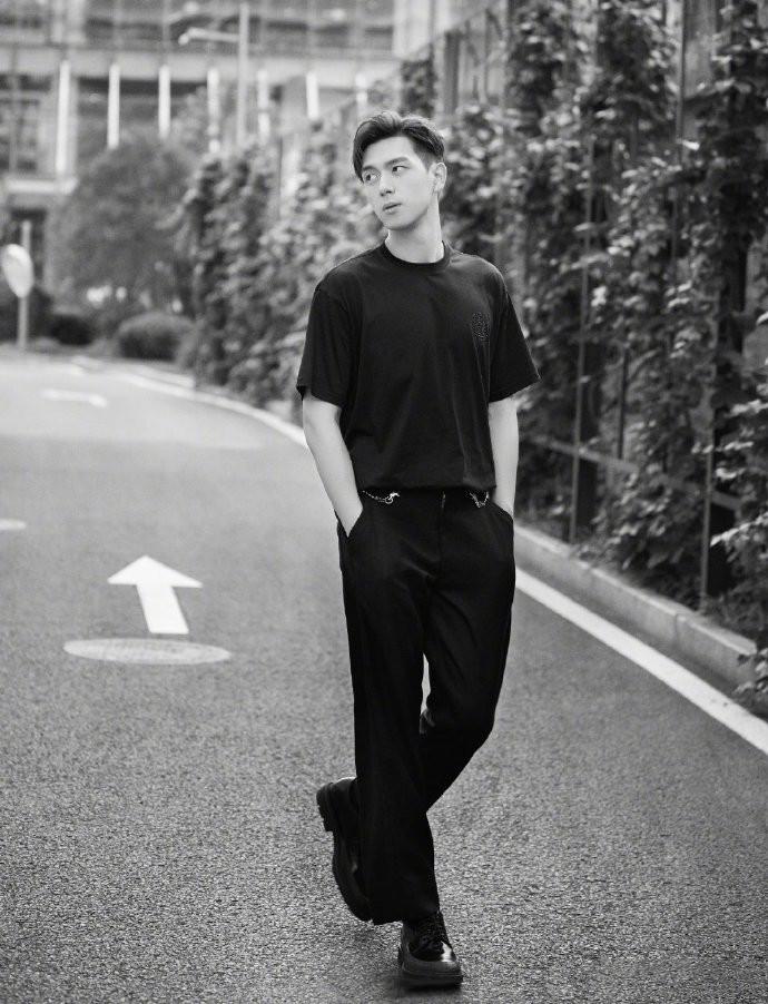 最新外劇盤點(diǎn)，勵(lì)志之旅啟程，展現(xiàn)變化中的自信與成就感！