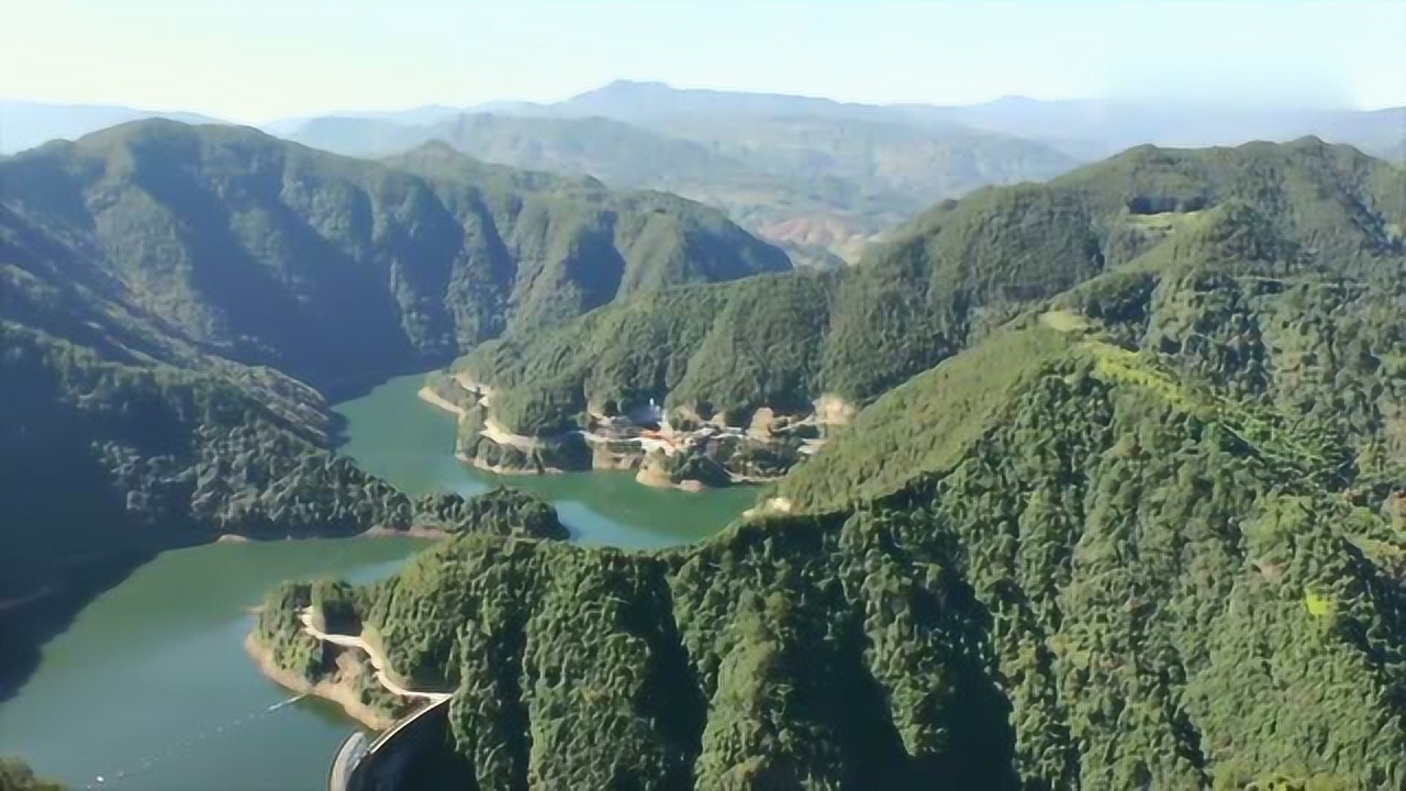 風水大師揭秘，墳地選址奧秘與大自然美景的邂逅之旅