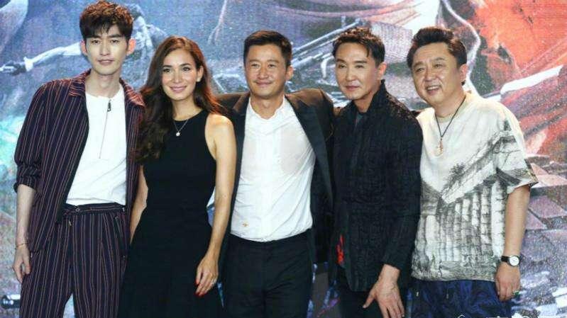 戰(zhàn)狼票房刷新高峰，電影院里的熱血時刻