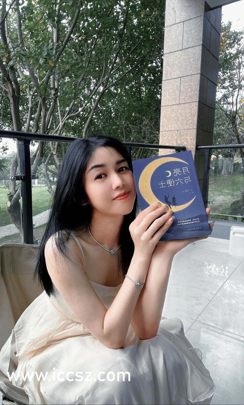 科技與藝術(shù)交融，動(dòng)漫美女脫光衣服的全新體驗(yàn)