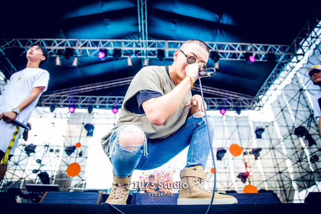 品冠新歌發(fā)布，自信成就夢想，正能量點亮人生之歌