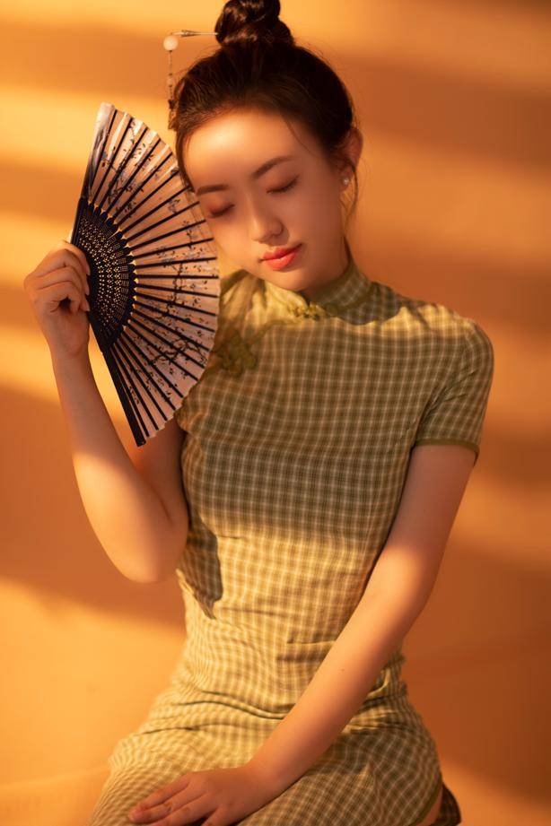 女演員古箏，與自然美景的邂逅，探尋內(nèi)心平和之聲