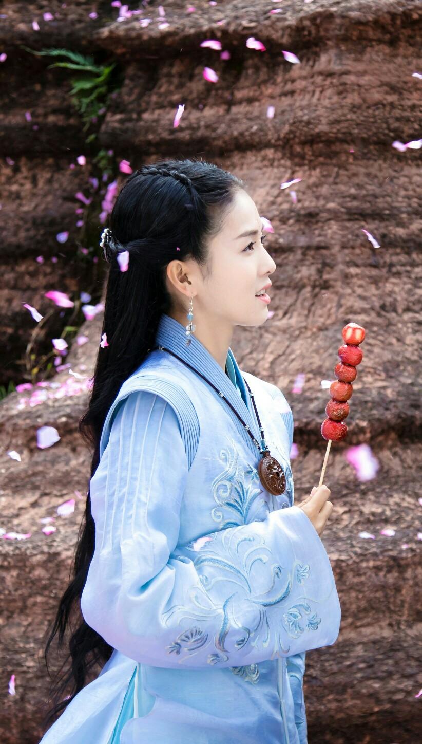 白鹿演員照片分享，自然之旅的心靈探尋與寧靜之尋