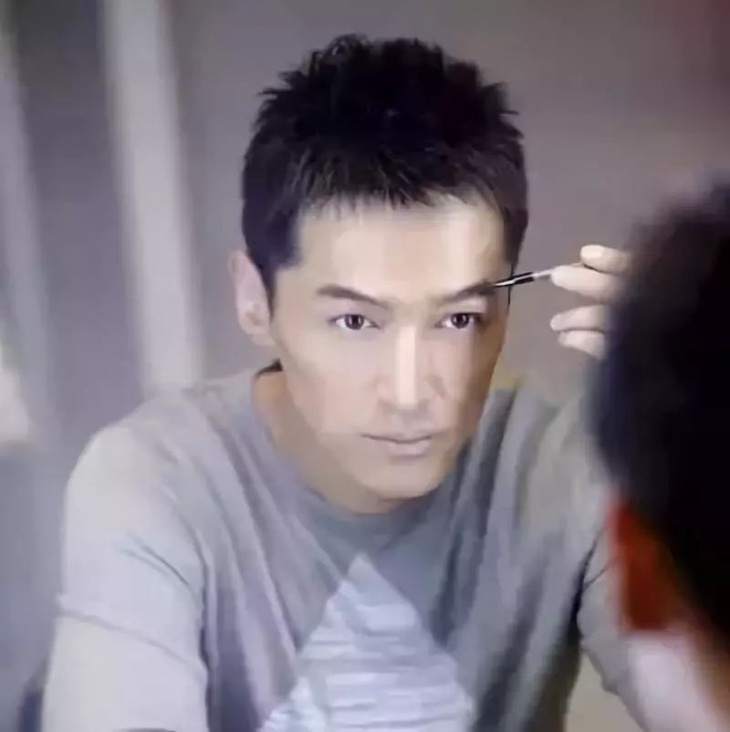 男明星與同性戀話題，理解與尊重的步驟指南