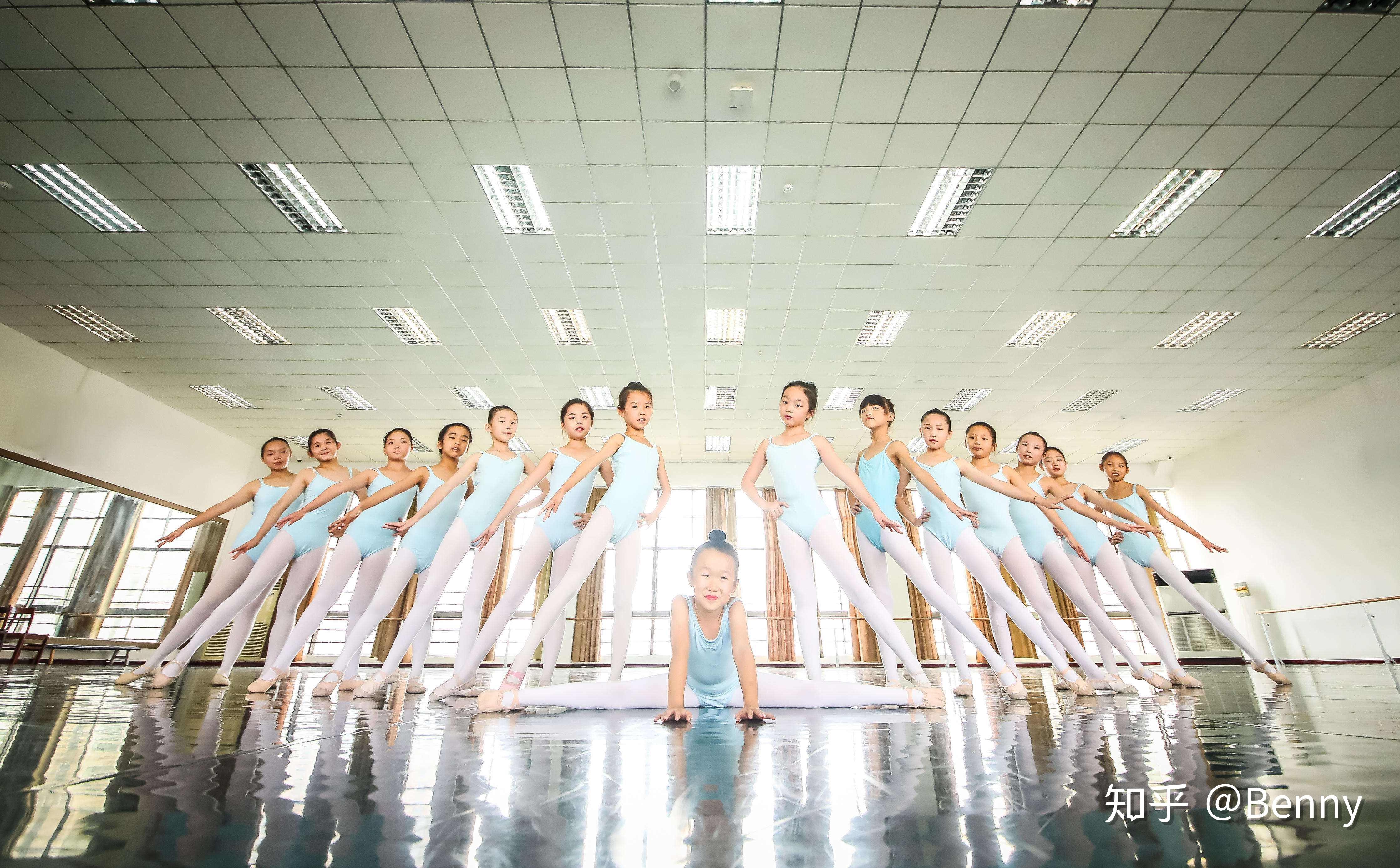 最新男生舞蹈，自信、成長與無限舞動的力量