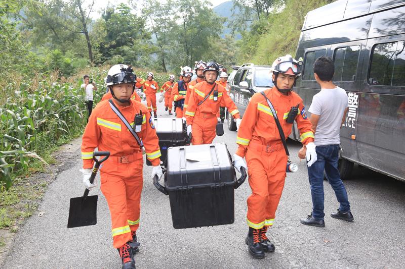 納雍山體滑坡最新消息，探秘滑坡背后神秘角落的小巷特色小店