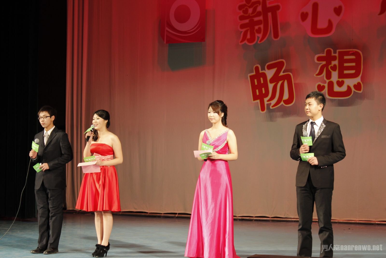 引領(lǐng)時(shí)代風(fēng)尚的舞臺(tái)之韻，最新主持詞精選集