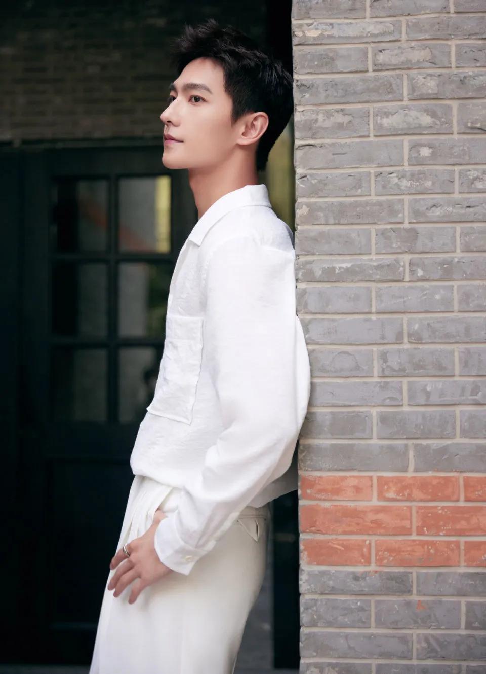 時(shí)尚套裝，自信與成就感的完美融合圖片展示