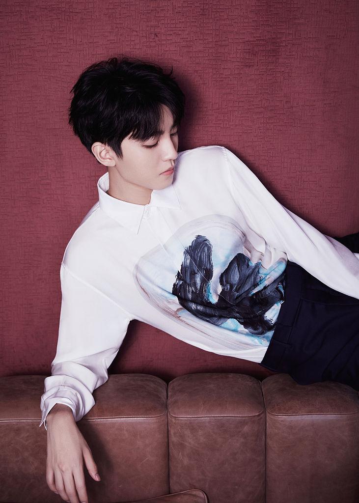 王俊凱最新寫真，陽光下的青春風(fēng)采