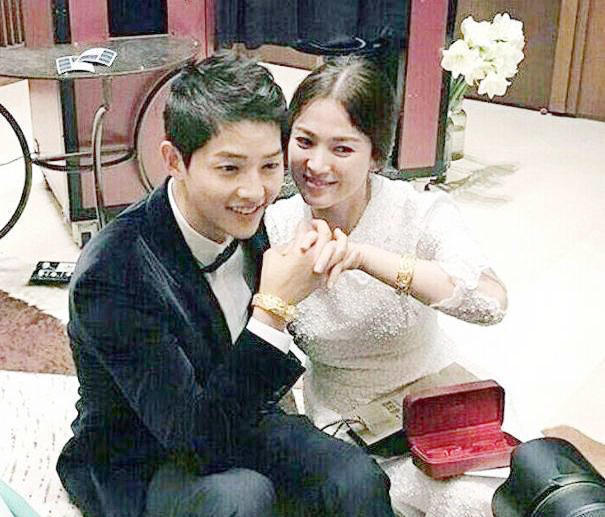 宋慧喬與宋仲基的最新動(dòng)態(tài)，明星情侶變遷引發(fā)公眾關(guān)注熱議