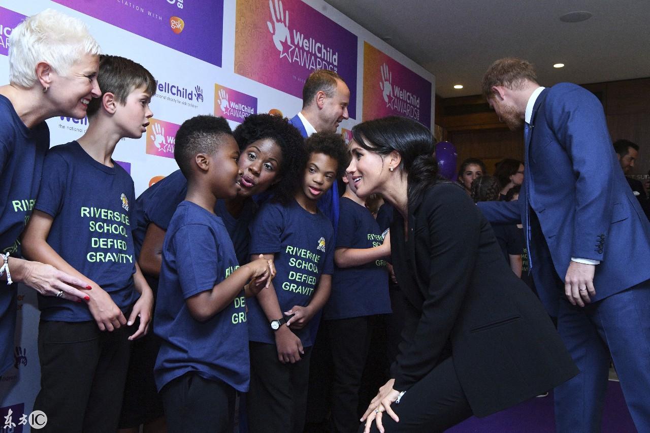 英國王妃凱特最新服裝引領(lǐng)時尚潮流，英倫風(fēng)尚再燃！