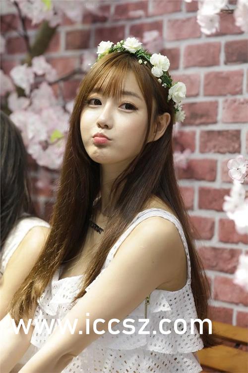 探索時尚界的璀璨新星，Jenny佳妮的最新動態(tài)與風(fēng)采