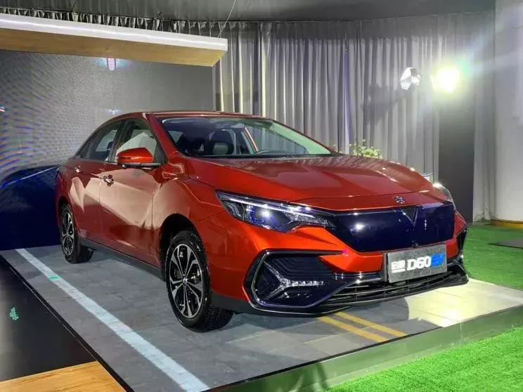 WEY最新款，駕馭變化，自信啟程未來