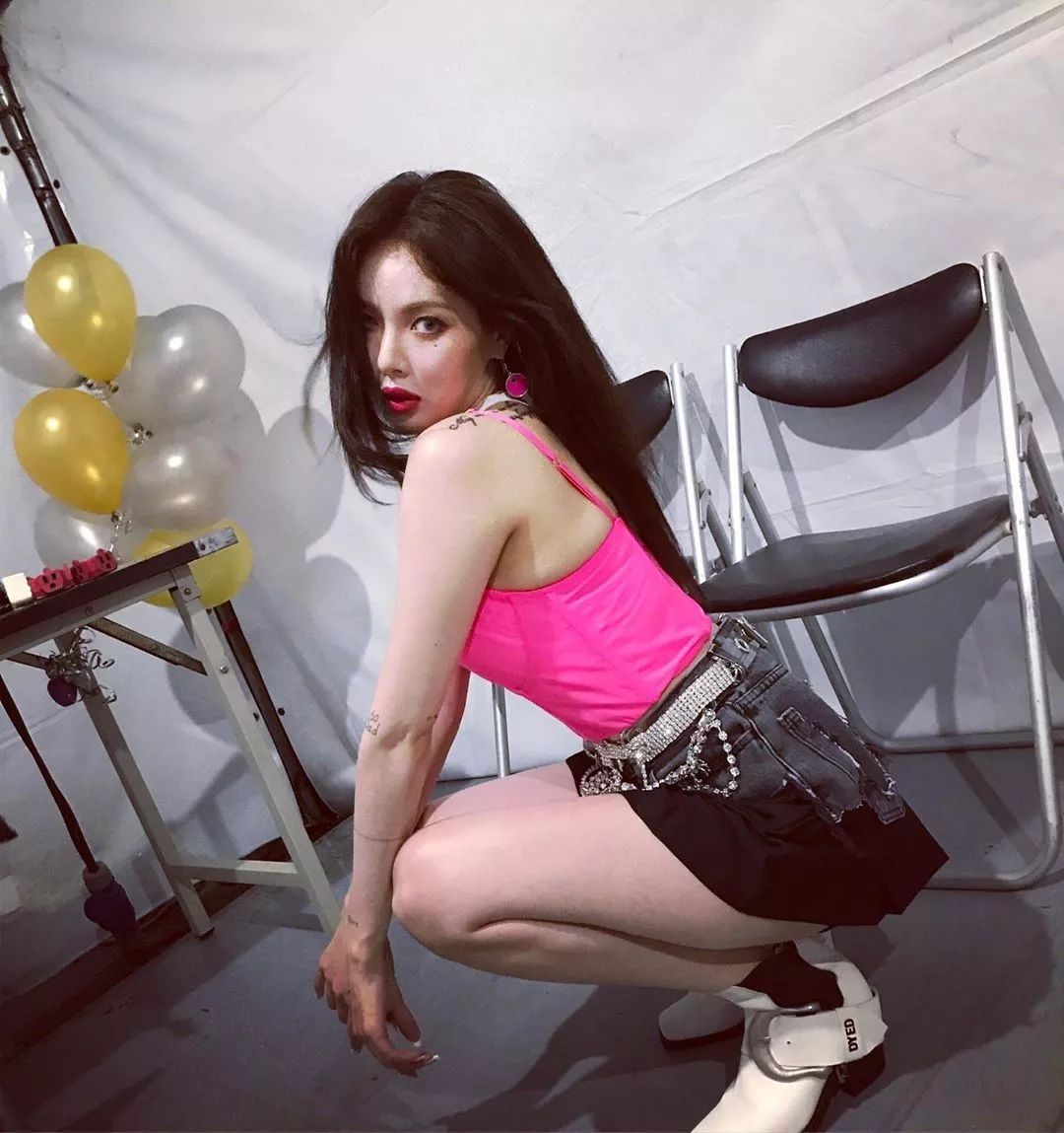 泫雅擁抱自然，尋找內(nèi)心寧?kù)o之旅的最新動(dòng)態(tài)