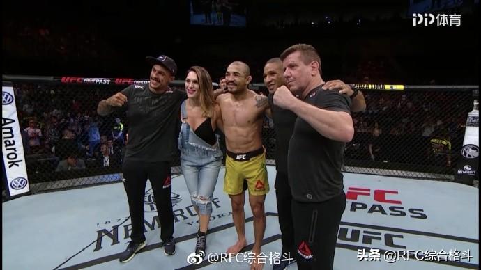 最新WWE格斗之夜，小巷熱血戰(zhàn)場與特色小店的探索之旅