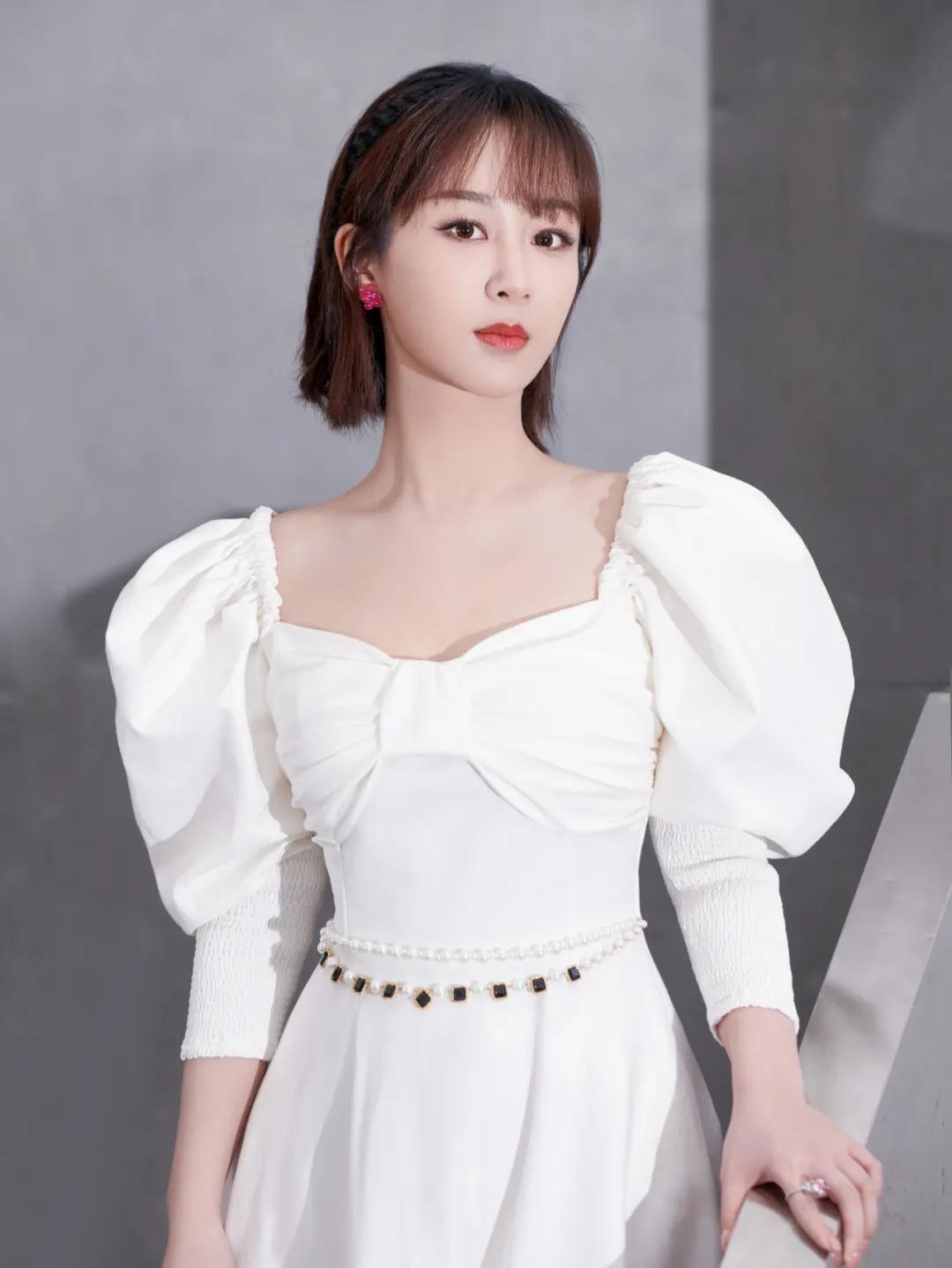 楊紫短發(fā)新潮流，時(shí)尚造型指南與打造技巧