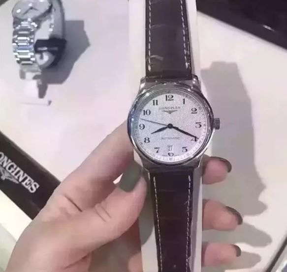 最新款浪琴，時(shí)尚與工藝的完美融合